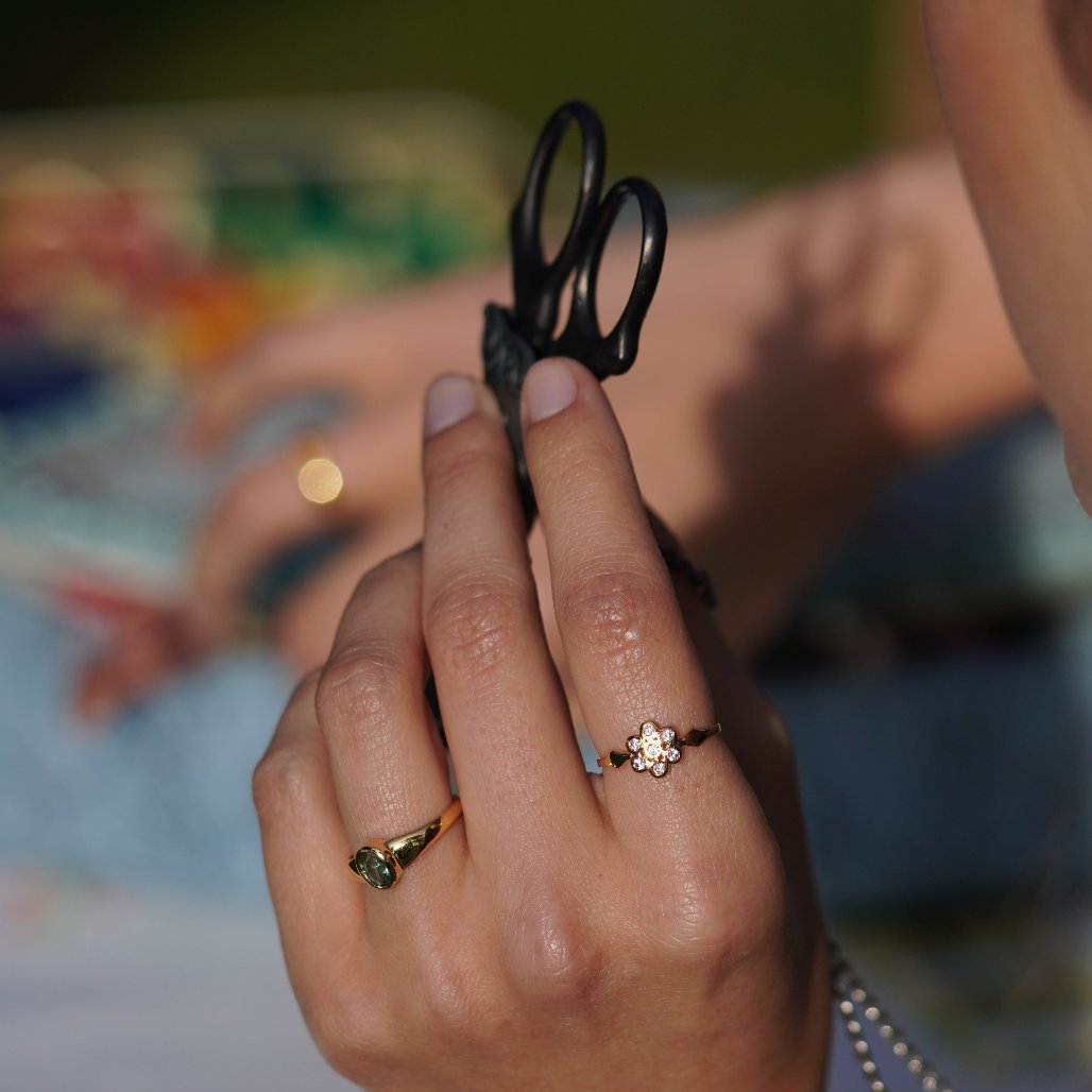 Anillo Olivia fabricado con oro y una preciosa turmalina por LA MUSA JOYAS.